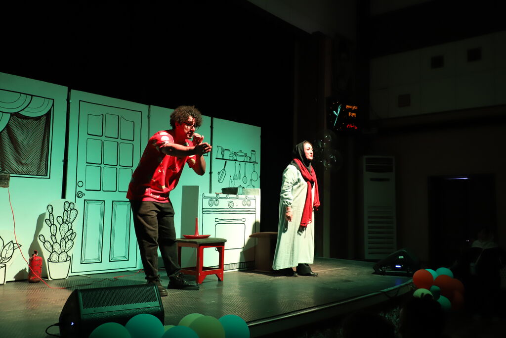 اجرای نمایش «تنها در خانه» به مناسبت روز آتشنشانی و ایمنی