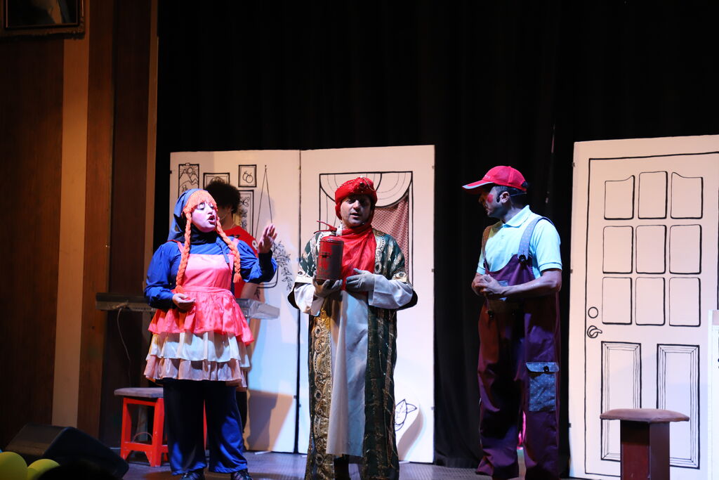 اجرای نمایش «تنها در خانه» به مناسبت روز آتشنشانی و ایمنی