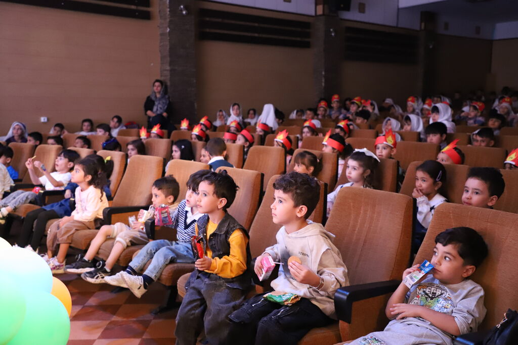 اجرای نمایش «تنها در خانه» به مناسبت روز آتشنشانی و ایمنی