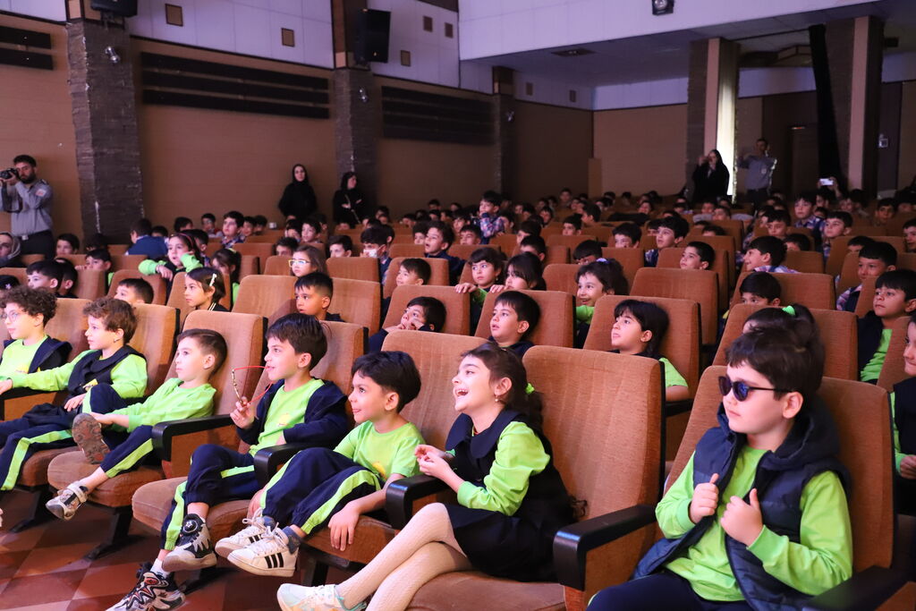 اجرای نمایش «تنها در خانه» به مناسبت روز آتشنشانی و ایمنی