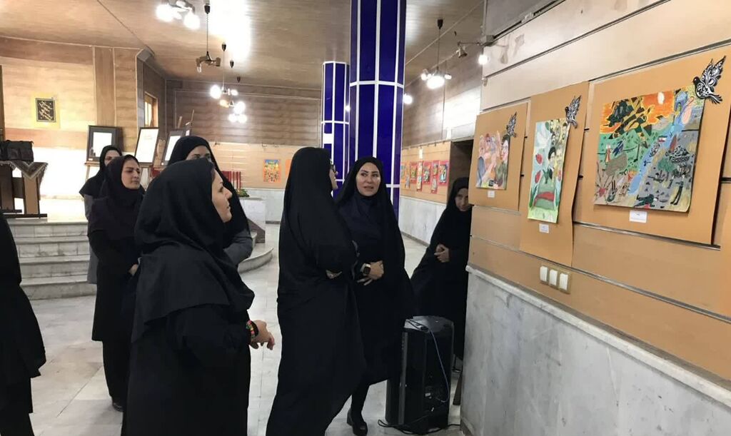 نمایشگاه «رنگ و رهایی» کانون کرمانشاه، میزبان مسئولان استانی شد