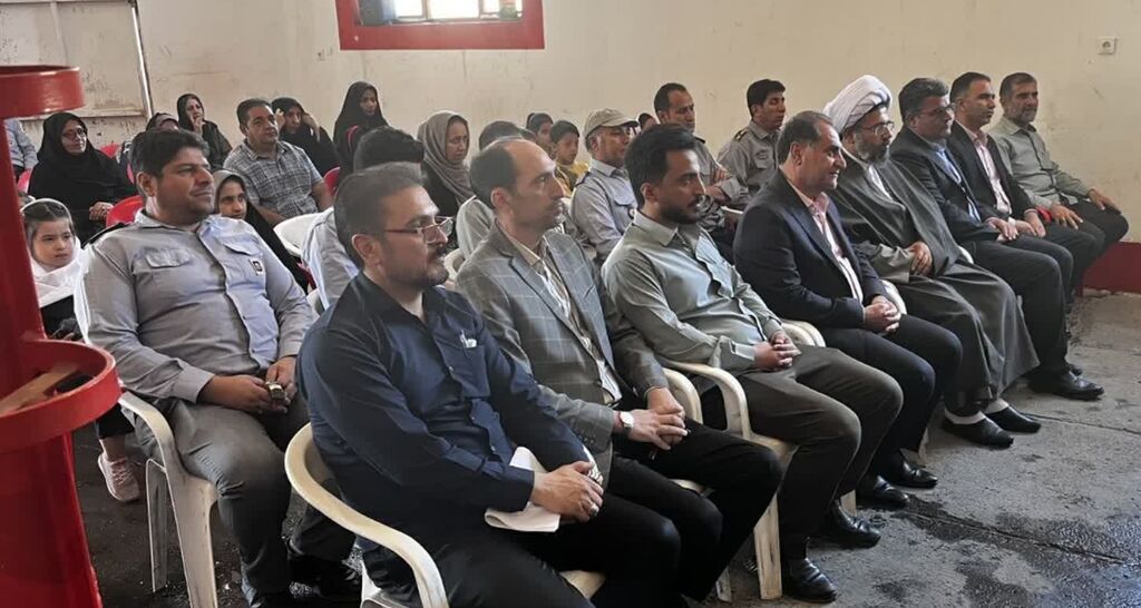 تجلیل از اعضای برگزیده مسابقه نقاشی مرکز کنگاور در آیین روز آتشنشانی