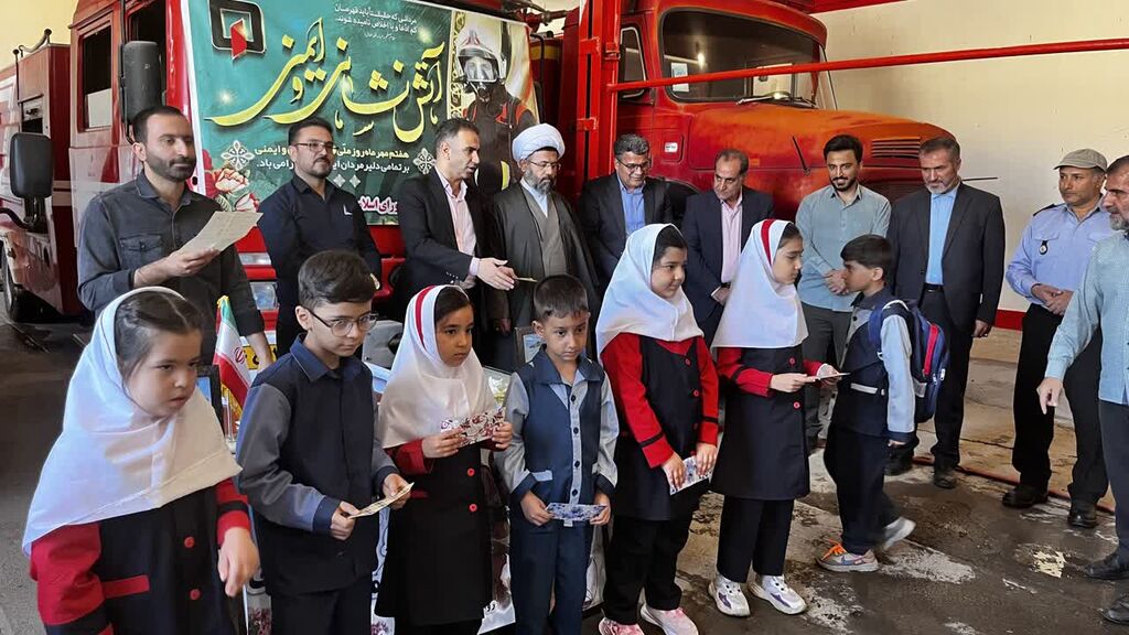 تجلیل از اعضای برگزیده مسابقه نقاشی مرکز کنگاور در آیین روز آتشنشانی