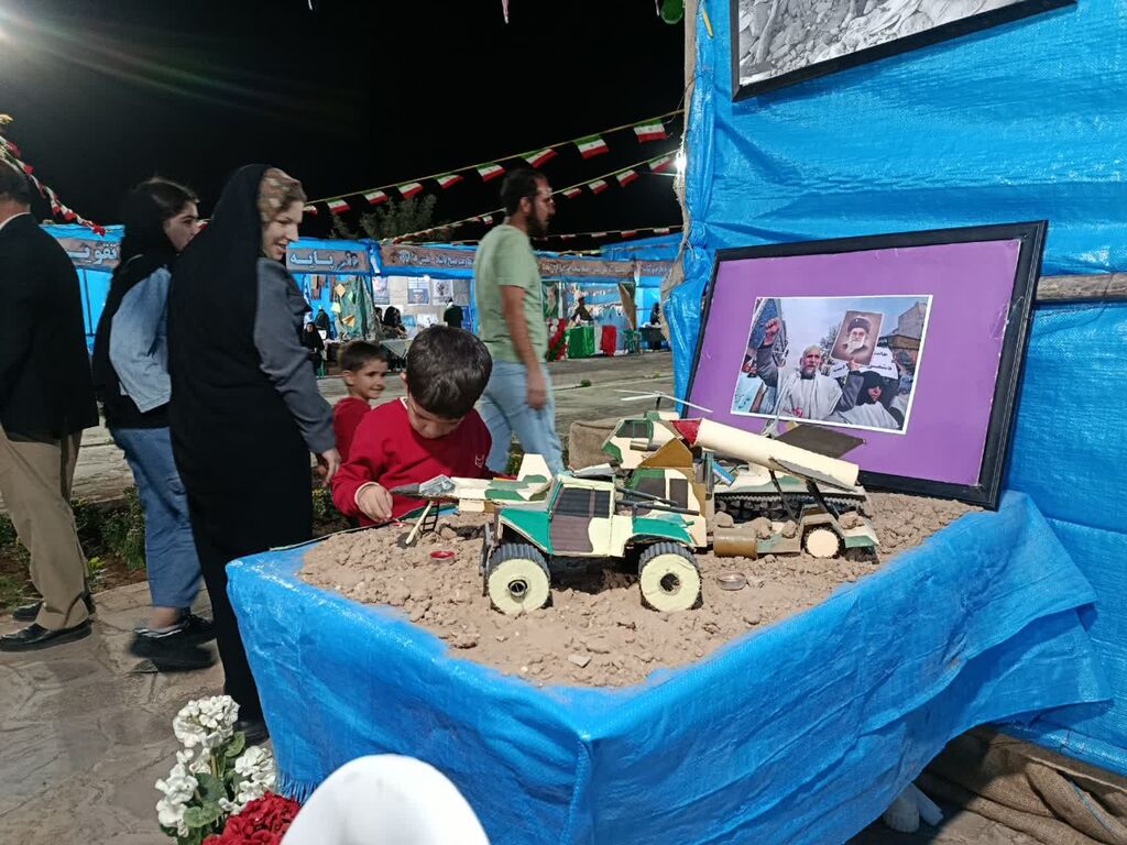 حضور فعال مرکز فرهنگی تایباد در نمایشگاه هفته دفاع مقدس شهرستان