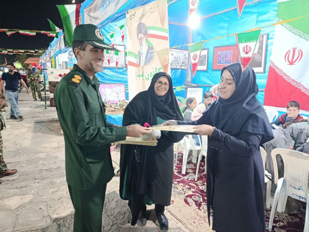 حضور فعال مرکز فرهنگی تایباد در نمایشگاه هفته دفاع مقدس شهرستان