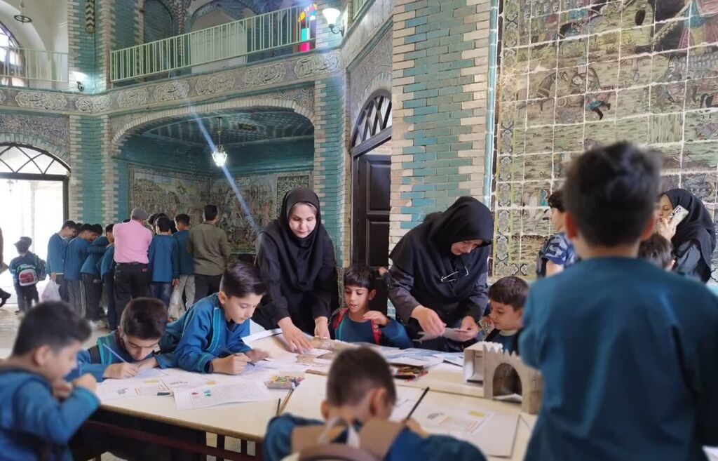 جشنواره گردشگری کودک در تکیه معاونالملک کرمانشاه