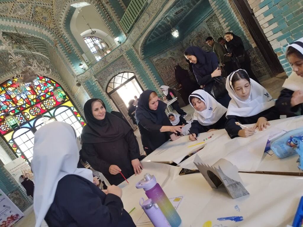 جشنواره گردشگری کودک در تکیه معاونالملک کرمانشاه