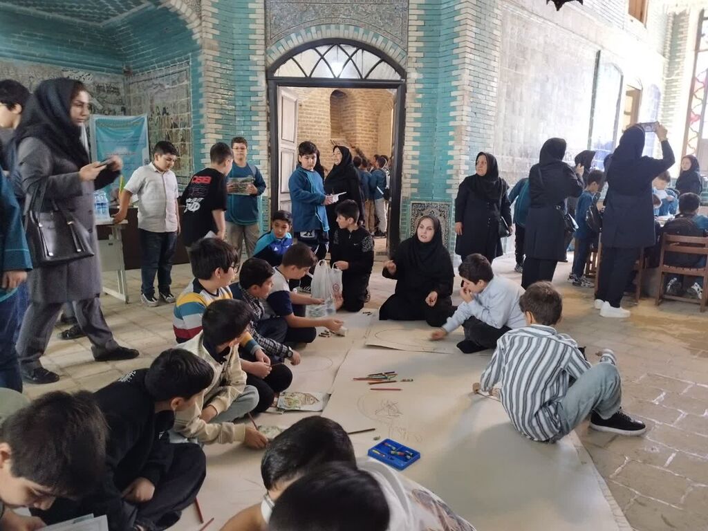 جشنواره گردشگری کودک در تکیه معاونالملک کرمانشاه