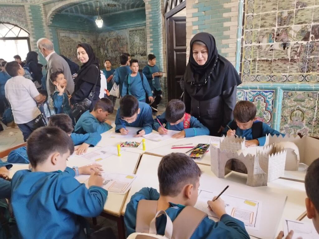 جشنواره گردشگری کودک در تکیه معاونالملک کرمانشاه