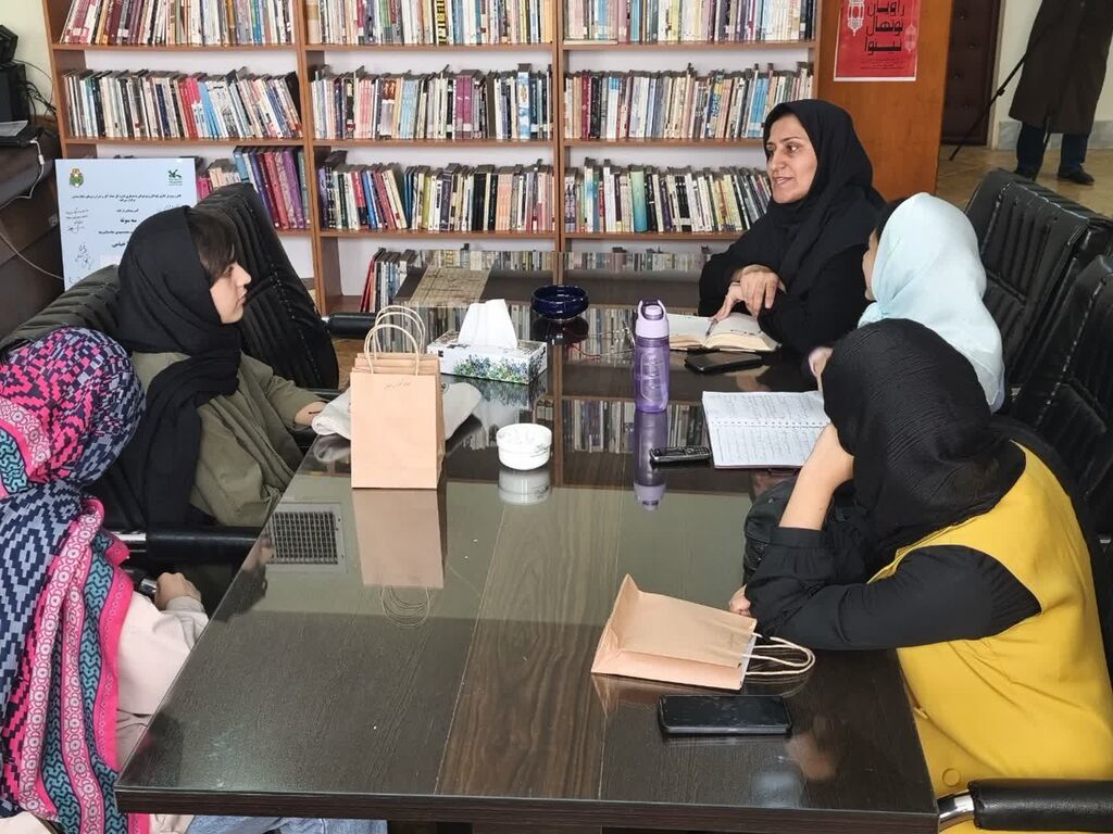 سومین نشست کارگروه مشاوران ادبی نوجوان در مشهد برگزار شد