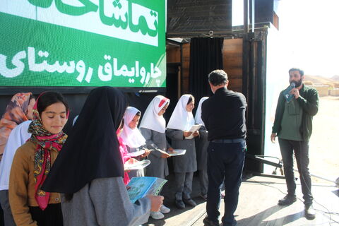 تماشاخانه سیار در آخرین روز از حضور خود در استان، میهمان روستای اورتاسو چاراویماق شد.