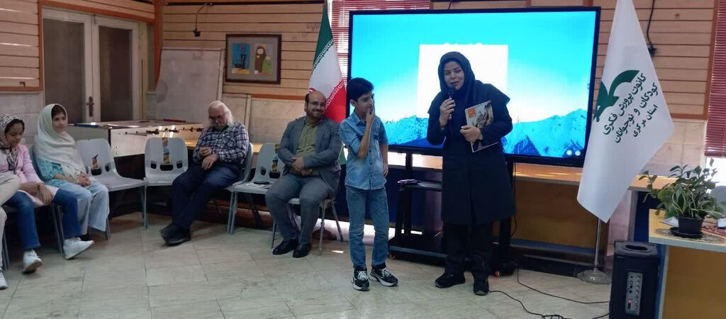 انسانم آرزوست_مرکزی نشست ادبی "انسانم آرزوست" در مرکز شماره هشت اراک برگزار شد