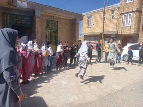 گزارش تصویری حضور پیک امید سنقر در روستای قلعه فرهاد خان