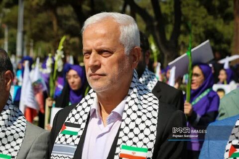 گزارش تصویری افتتاحیه‌ معنوی سی‌هفتمین جشنواره‌ بین‌المللی فیلم‌های کودکان و نوجوانان در گلستان شهدای اصفهان