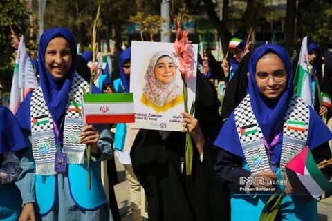 گزارش تصویری افتتاحیه‌ معنوی سی‌هفتمین جشنواره‌ بین‌المللی فیلم‌های کودکان و نوجوانان در گلستان شهدای اصفهان