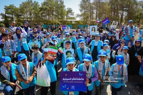 گزارش تصویری افتتاحیه‌ معنوی سی‌هفتمین جشنواره‌ بین‌المللی فیلم‌های کودکان و نوجوانان در گلستان شهدای اصفهان