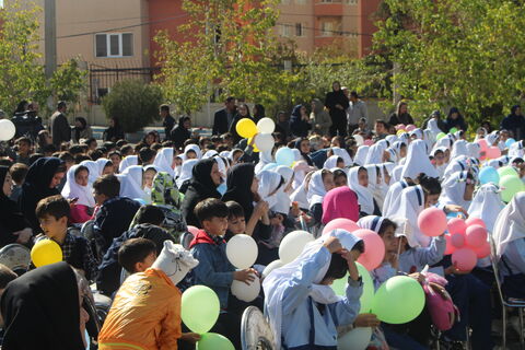 شهرهای سهند، بناب و مراغه میزبان تماشاخانه سیار کانون در پنجمین روز از حضور خود در استان آذربایجان شرقی بود که با استقبال پرشور کودکان، نوجوانان و خانواده ها همراه شد.