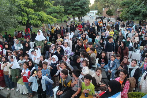 شهرهای سهند، بناب و مراغه میزبان تماشاخانه سیار کانون در پنجمین روز از حضور خود در استان آذربایجان شرقی بود که با استقبال پرشور کودکان، نوجوانان و خانواده ها همراه شد.