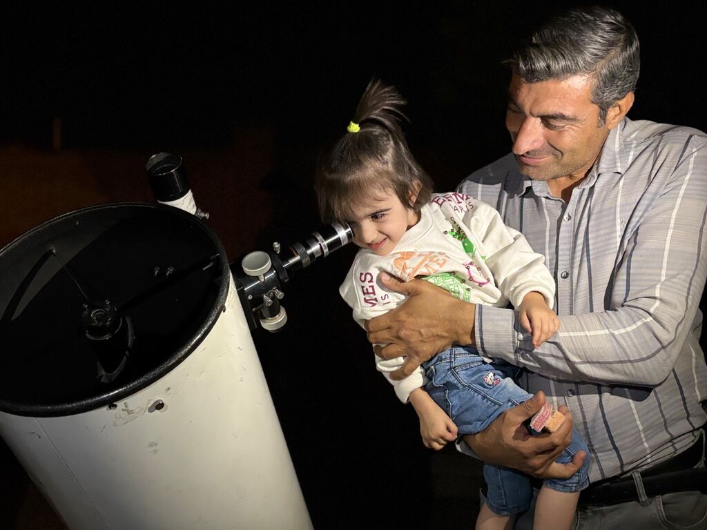 حلقههای زحل در قاب تلسکوپها درخشیدند