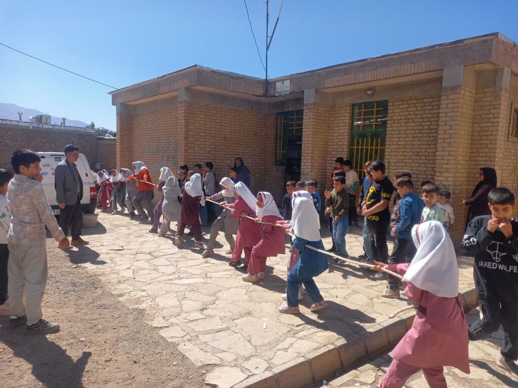 پیک امید مرکز سنقر، سفیر کانون در روستای قلعه فرهاد خان