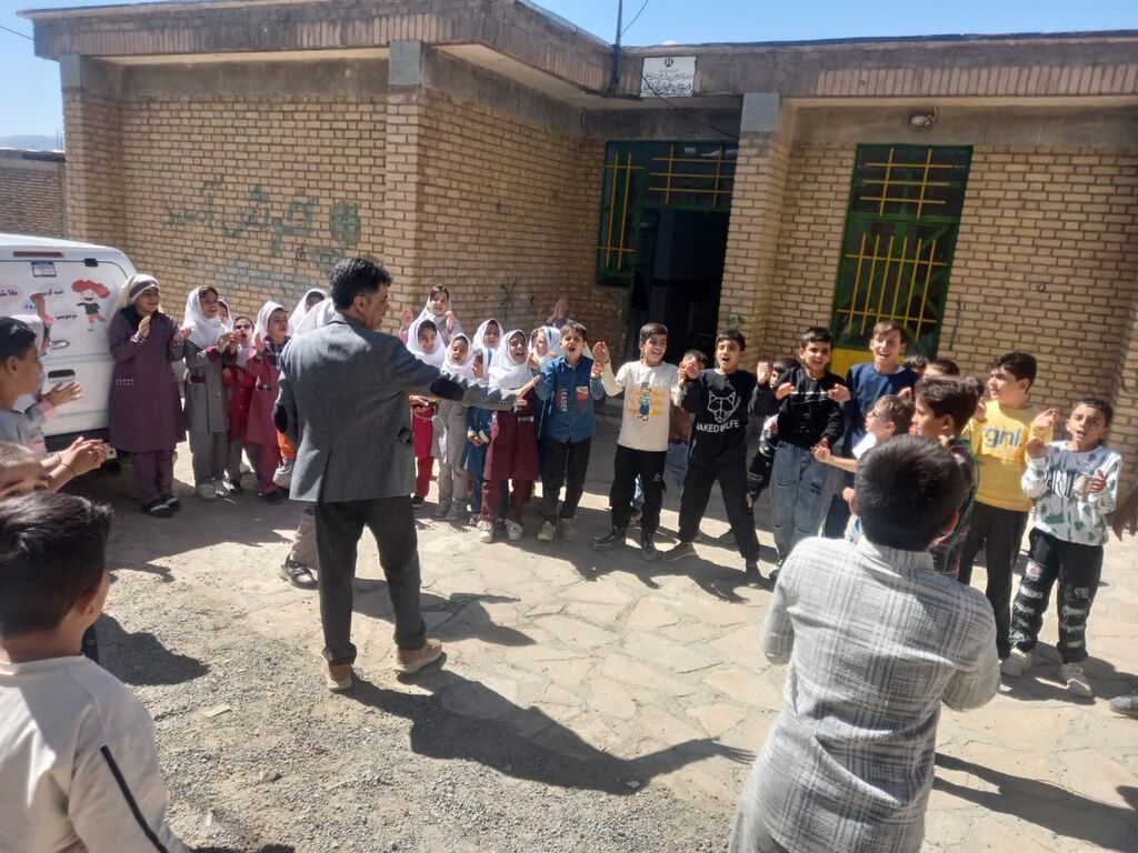 پیک امید مرکز سنقر، سفیر کانون در روستای قلعه فرهاد خان