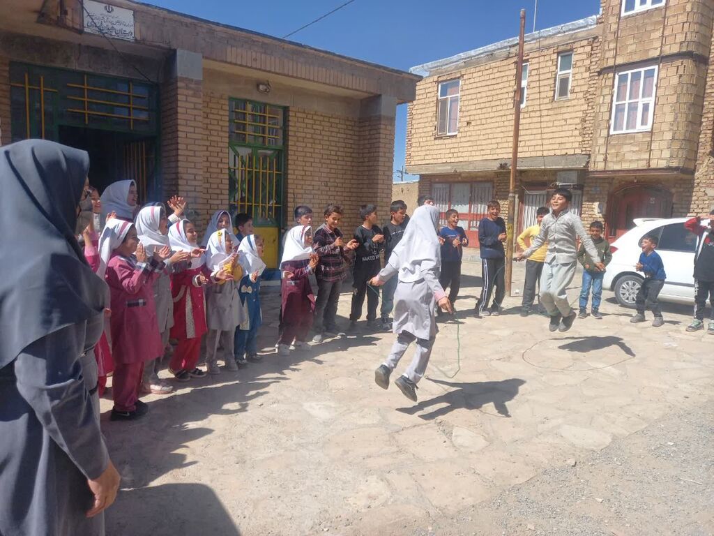 پیک امید مرکز سنقر، سفیر کانون در روستای قلعه فرهاد خان