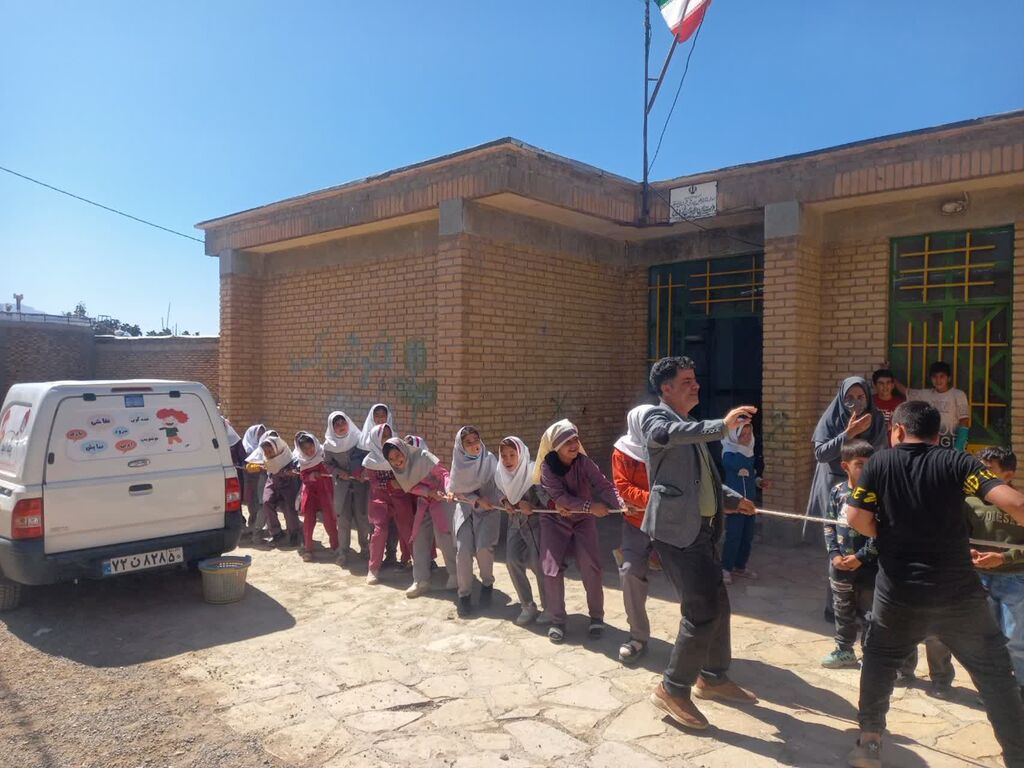 پیک امید مرکز سنقر، سفیر کانون در روستای قلعه فرهاد خان