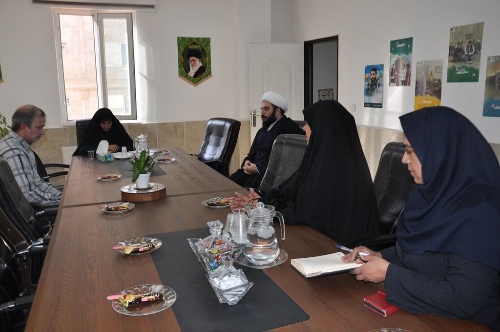 نشست فعالان کودک - البرز همکاری کانون البرز و فعالان کودک برای اجرای فعالیت در مناطق کم برخوردار در هفته ملی کودک