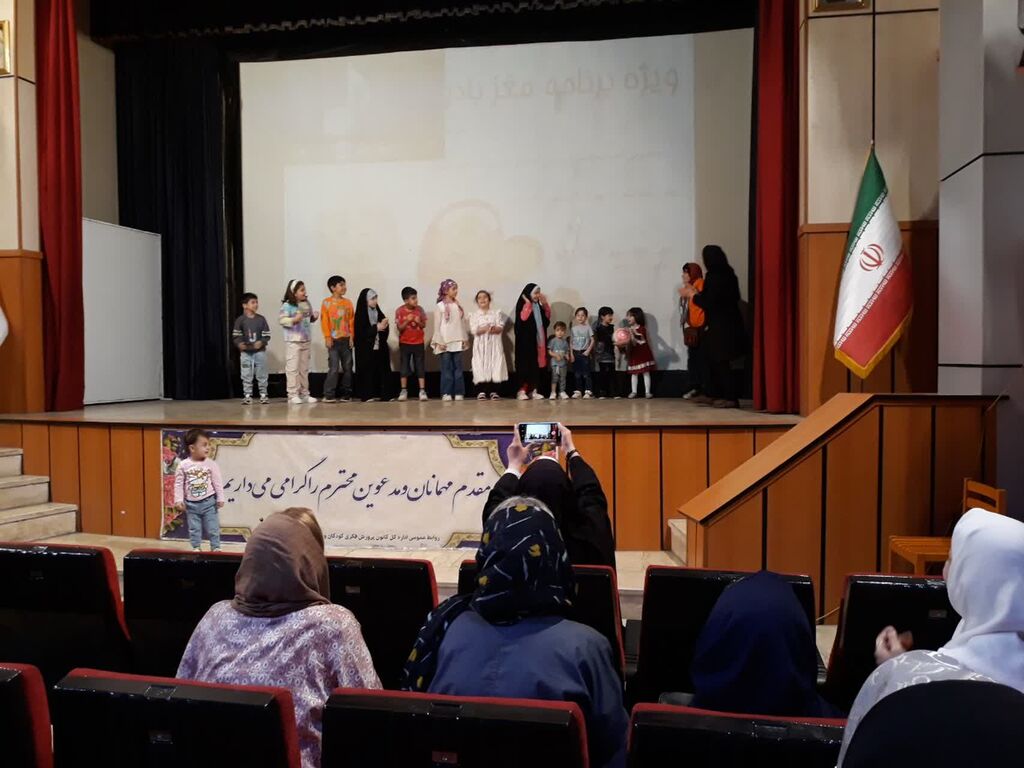 حضور کودکان و پدربزرگ، مادربزرگ‌های البرزی در جشن«مغز بادوم»