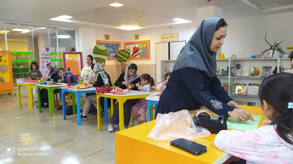 پنجشنبه‌های مادر- فرزندی در مراکز کانون البرز با ساخت بادبادک