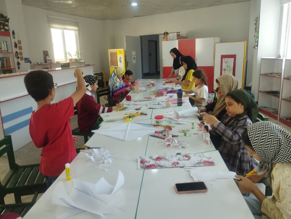 پنجشنبههای مادر- فرزندی در مراکز کانون البرز با ساخت بادبادک