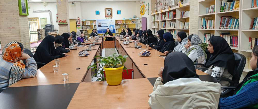کتاب «فرشته‌ای آمین گفت» در کانون اردبیل نقد و بررسی شد
