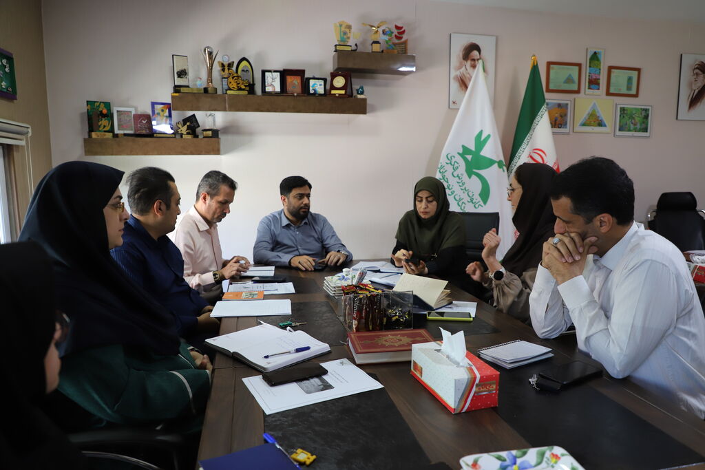 نشست بررسی شیوه‌نامه بیست و هفتمین جشنواره بین المللی قصه‌گویی در کانون استان قزوین