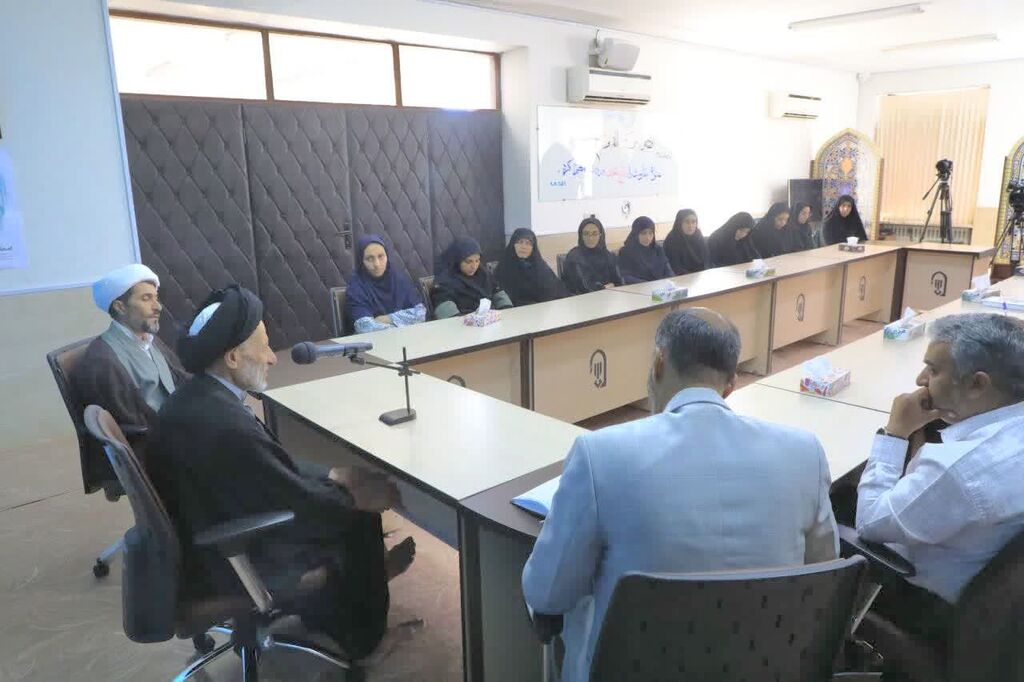 دیدار کارکنان کانون پرورش فکری با نماینده معزز ولی فقیه