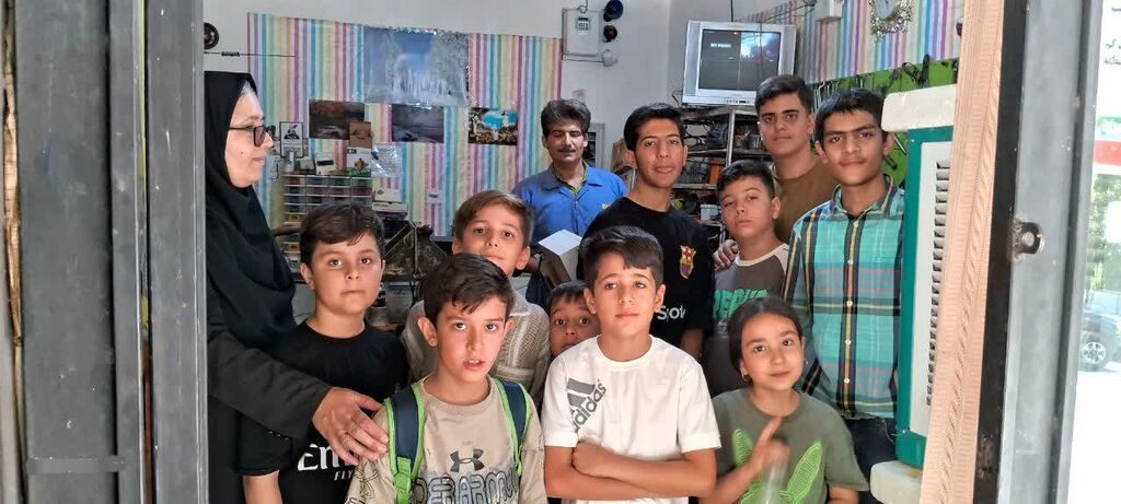 اعضای پسر مرکز کنگاور با دنیای سیمپیچی آشنا شدند