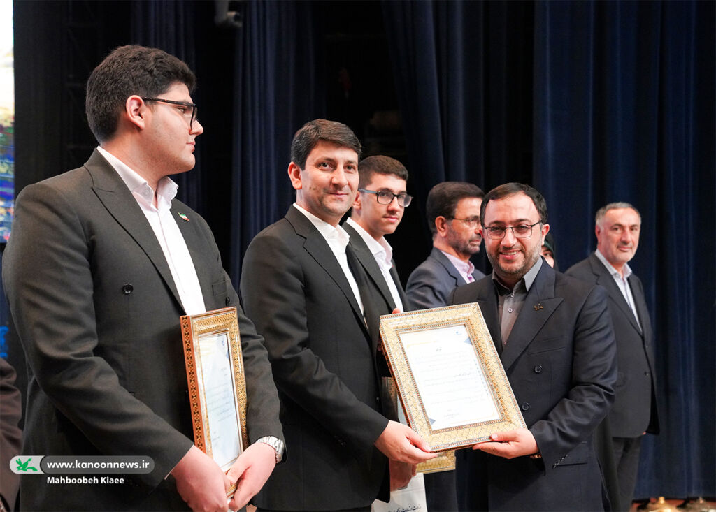 قدردانی سازمان فضایی از فعالیتهای علمی و آموزشی کانون تقدیر سازمان فضایی ایران از مدیرعامل کانون