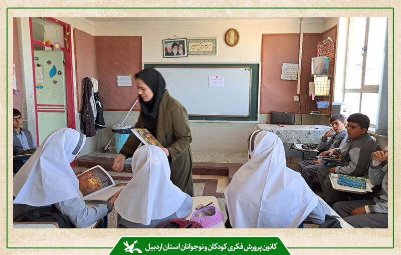 کاروان «پیک امید» کانون استان اردبیل برنامههای فرهنگی هفته ملی کودک را در بخش کورائیم اجرا کرد