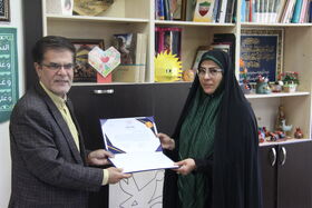 تقدیر از مدیرکل کانون آذربایجان غربی توسط موسسه خیریه رفاه کودک