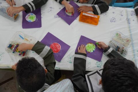 اعضا مرکز بندرلنگه" سیاره خیالی" خود را نقاشی کردند