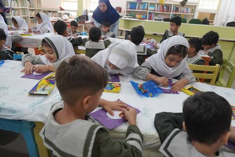 اعضا مرکز بندرلنگه" سیاره خیالی" خود را نقاشی کردند
