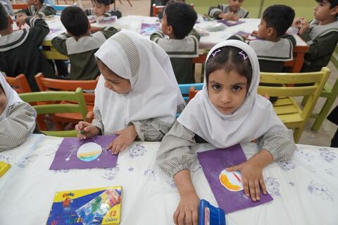 اعضا مرکز بندرلنگه" سیاره خیالی" خود را نقاشی کردند