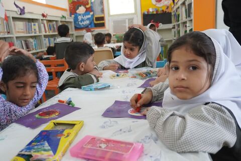 اعضا مرکز بندرلنگه" سیاره خیالی" خود را نقاشی کردند