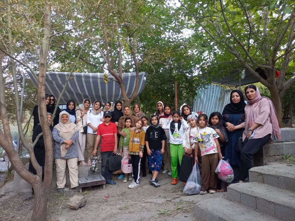 طبیعتگردی اعضای مرکز سنقر و والدین آنها در دستجرده