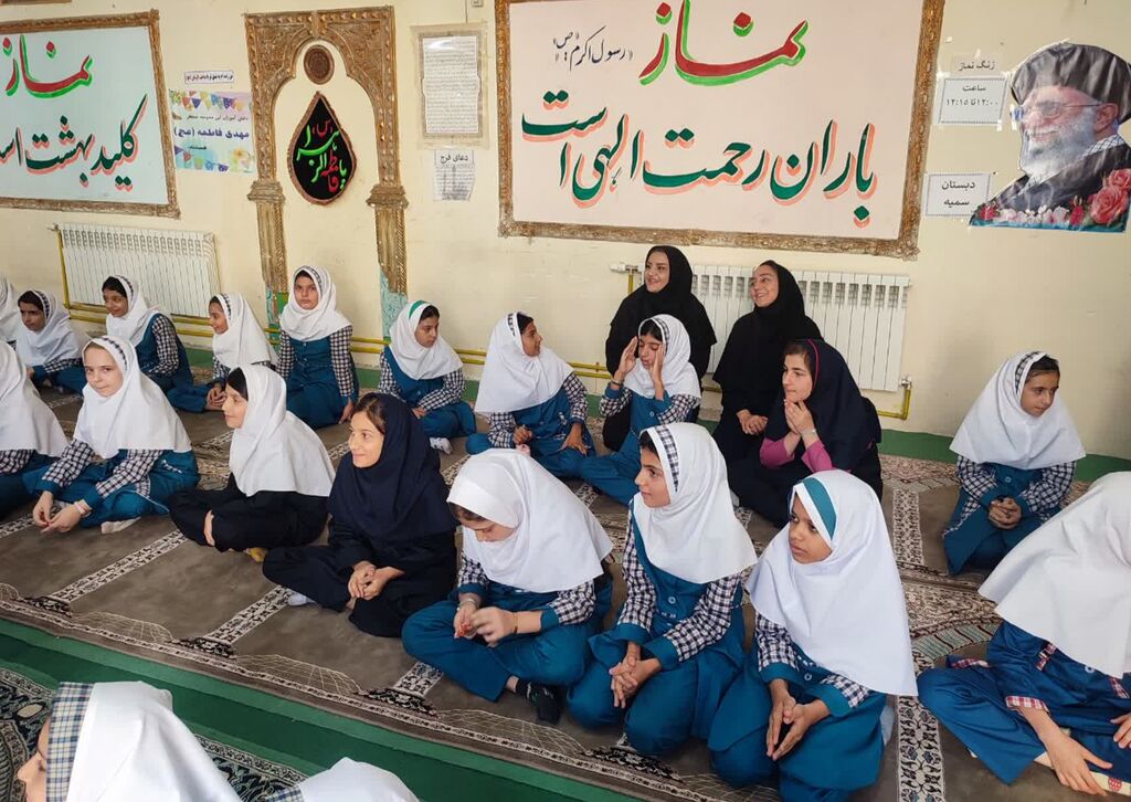 تجلیل از مقام سالمند و قصهگویی پدربزرگها در هرسین