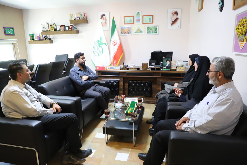 دیدار مدیر خادمیاران شهدای استان با مدیرکل کانون استان قزوین