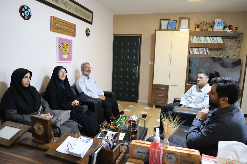 دیدار مدیر خادمیاران شهدای استان با مدیرکل کانون استان قزوین