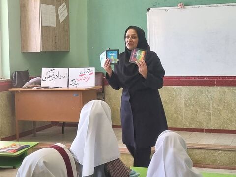 کاروان «پیک امید» کانون اردبیل در شهر عنبران