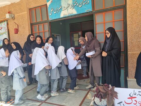 کاروان «پیک امید» کانون اردبیل در شهر عنبران