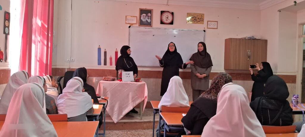 شکُفتن «رُز مهربانی» در کنگاور با پیوند نسل‌ها در آیین تجلیل از سالمندان