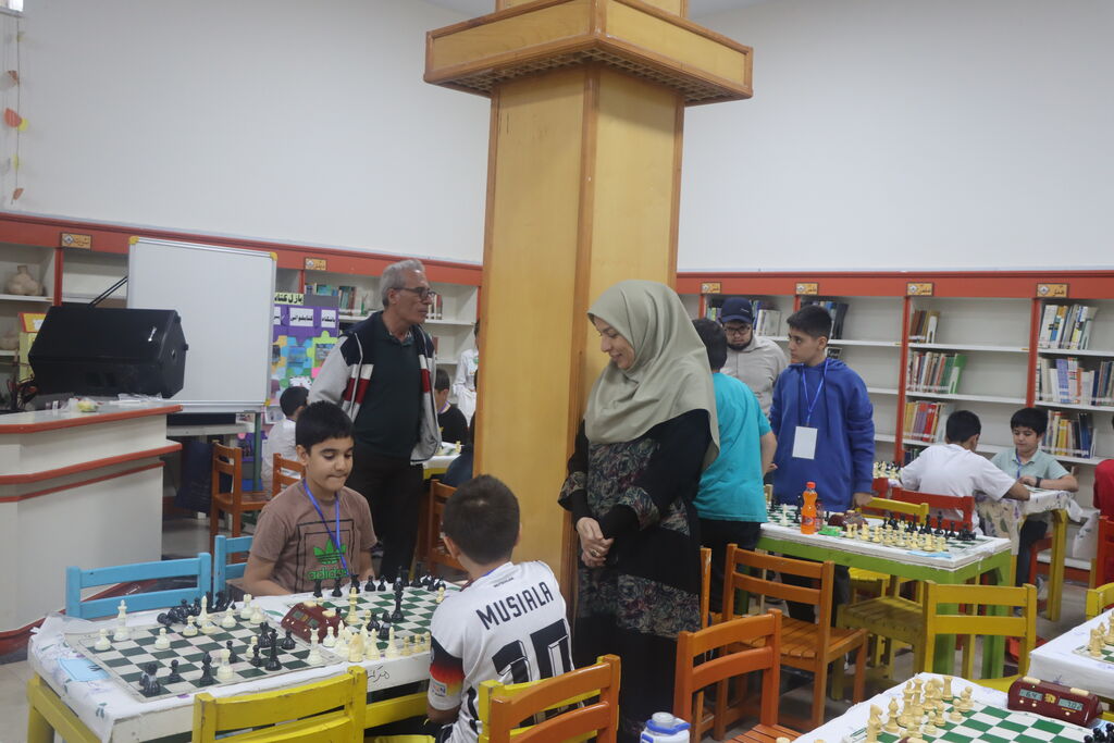 برگزاری مسابقه شطرنج در کانون استان تهران